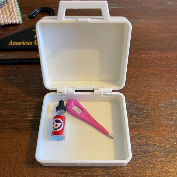 American Girl & Batat Dolls Accessories Hanger , Wallet & Doctors Suitcase - Picture 5 of 9